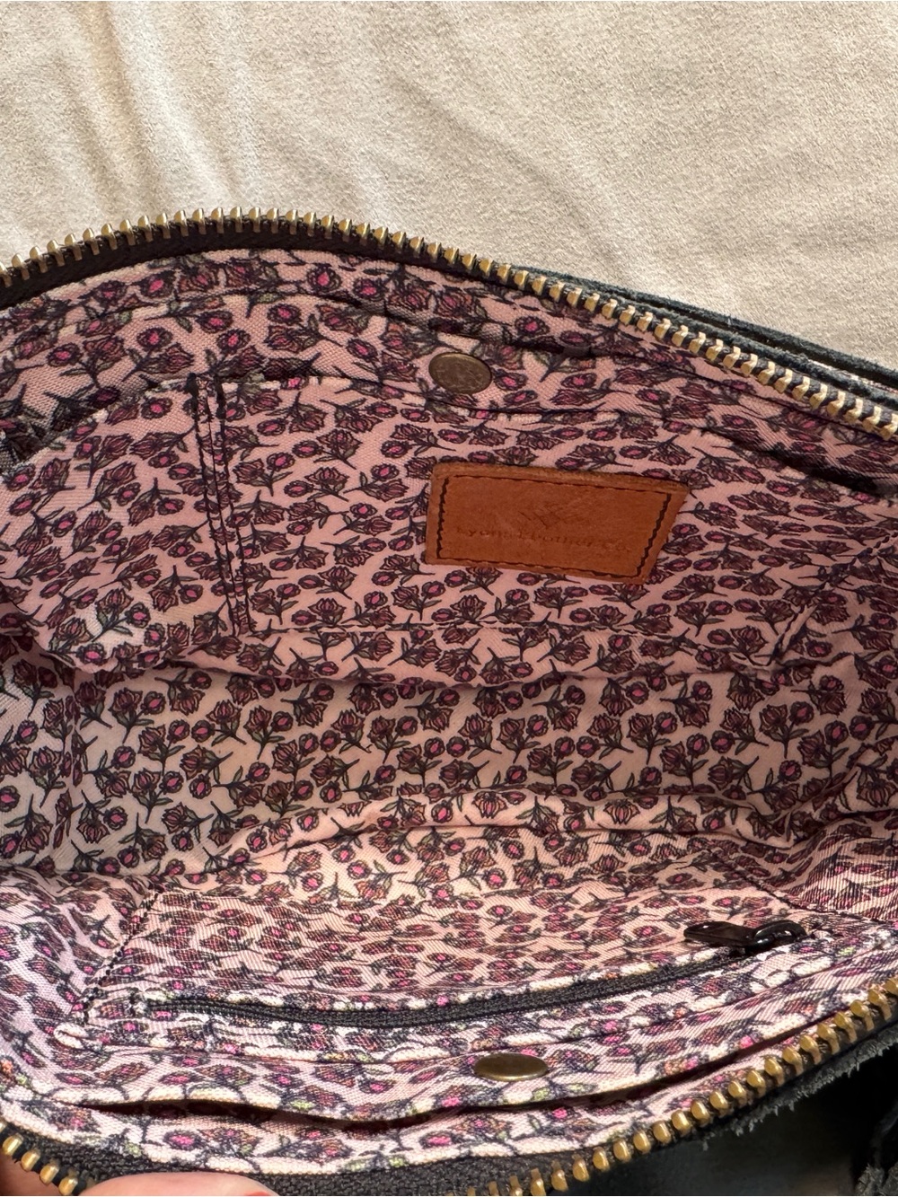 Lyons Leather Co. Two-Tone Bee 🐝 - Picture 4 of 6